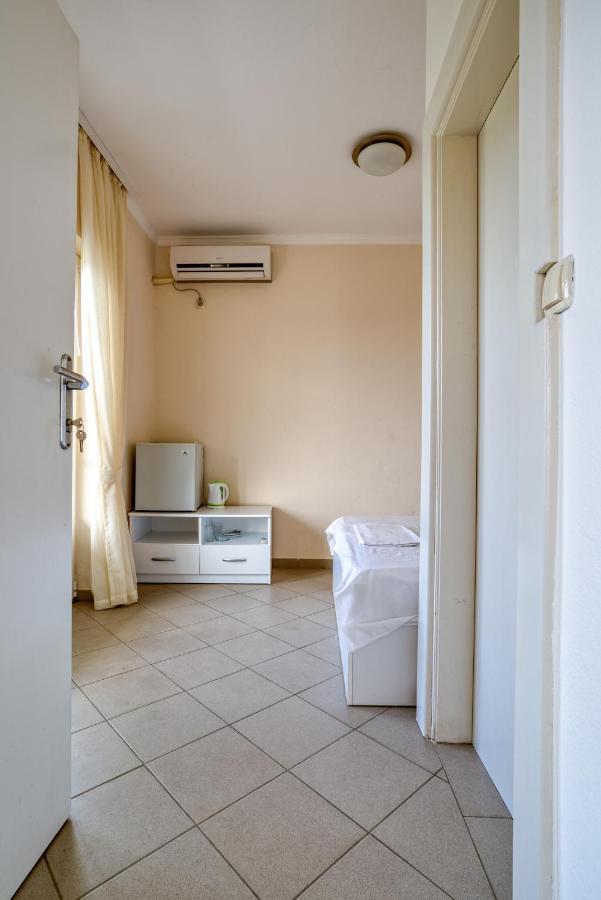 Hostel "Kraljica Snezna " Sutomore Extérieur photo